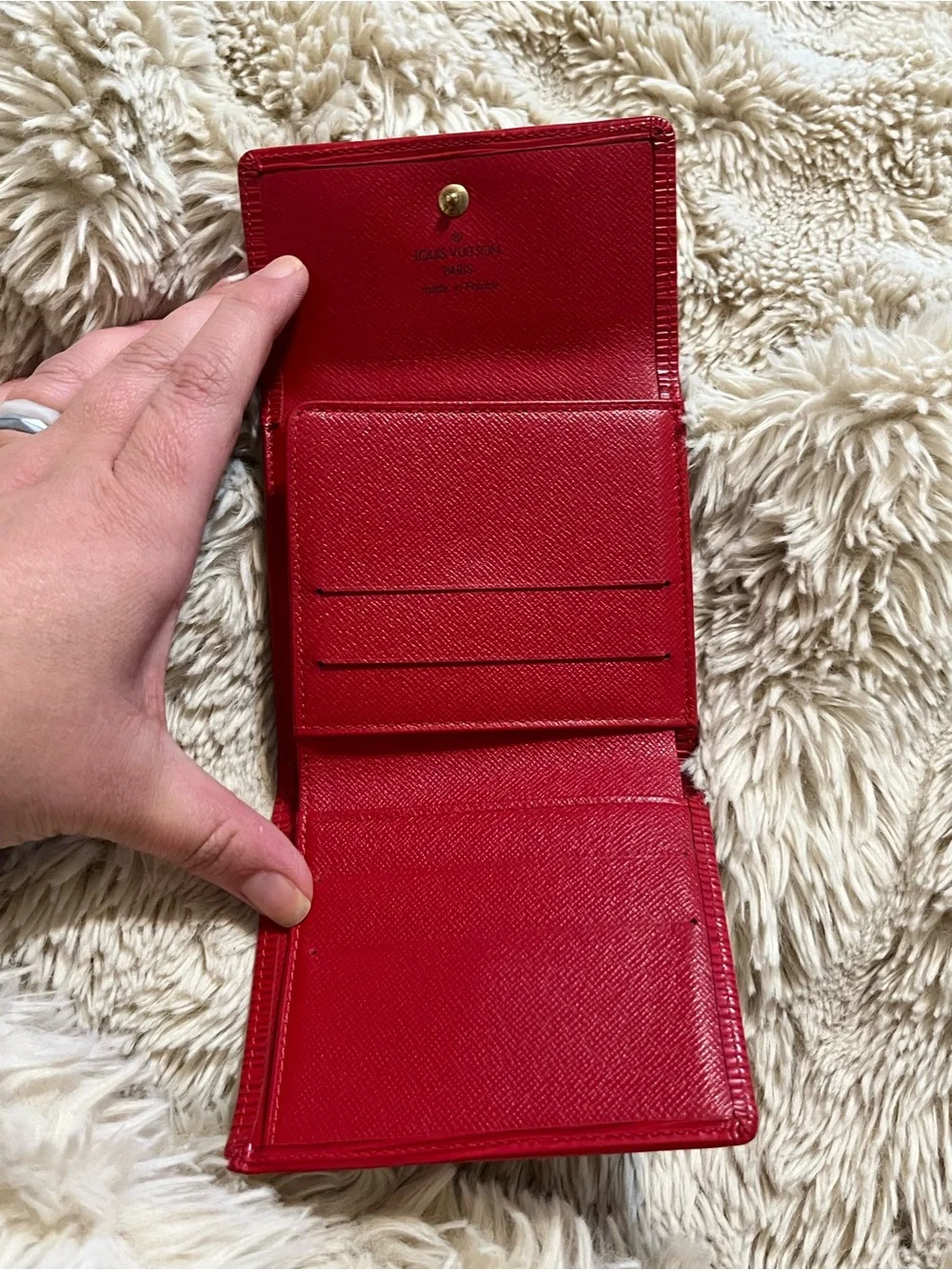 Used vintage Red Louis Vuitton Textured Women's Wallet - Classic Folding Design